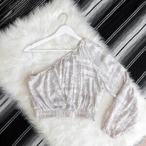 GILLI BLOUSE SZ M GRAY WHITE CROP TOP OFF ONE SHOULDER LONG SLEEVE